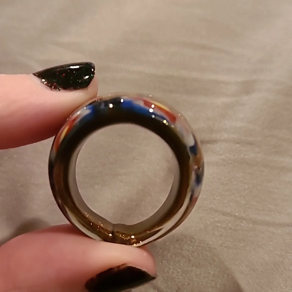 Glass ring with flowers - Picture 4 of 7